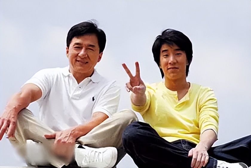 同样是成龙基因，把林凤娇儿子和吴绮莉女儿一对比，差距就出来了