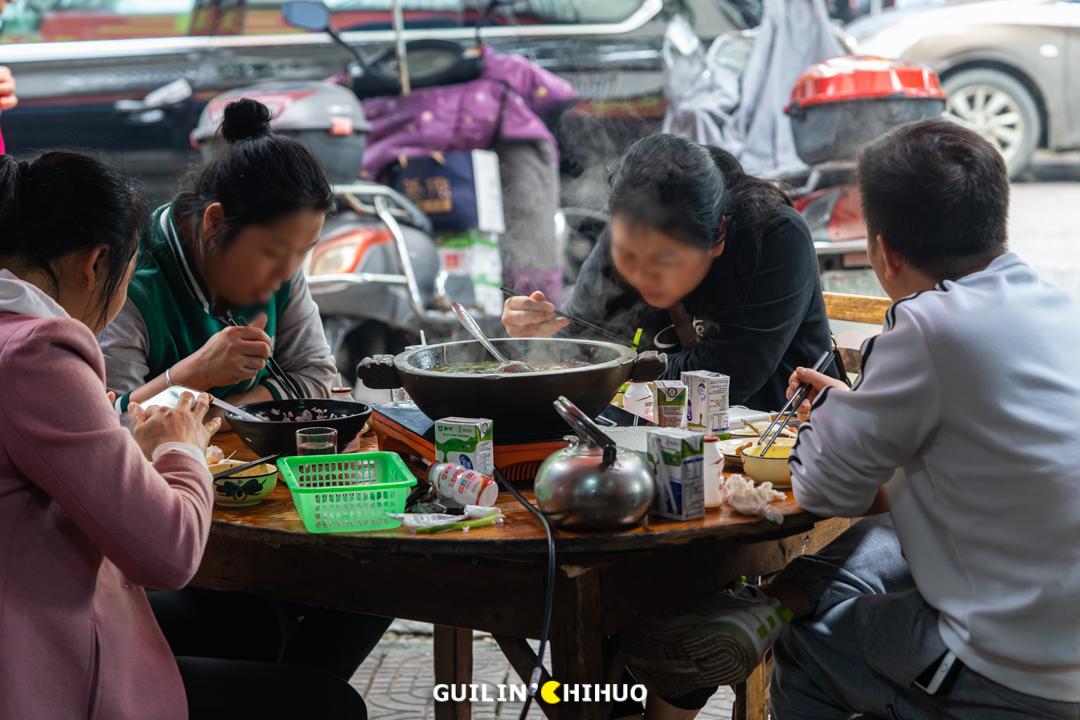 老字号石锅鱼31年老店,温岭石锅肥肠鱼