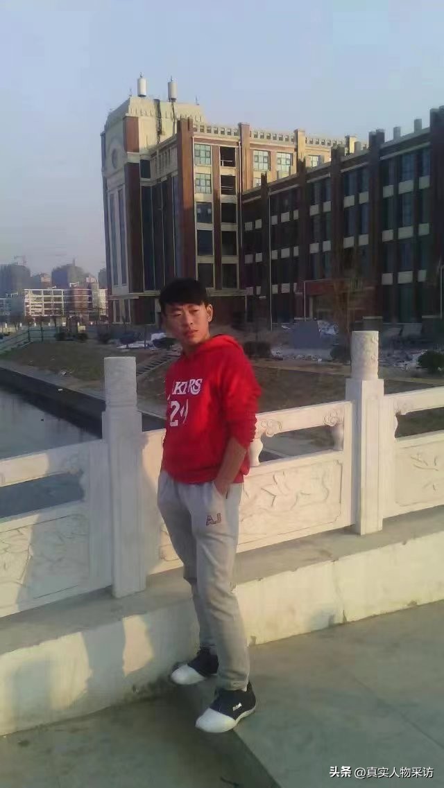 我25岁被外派到塞拉利昂，这里女多男少，一夫多妻，女人地位很低