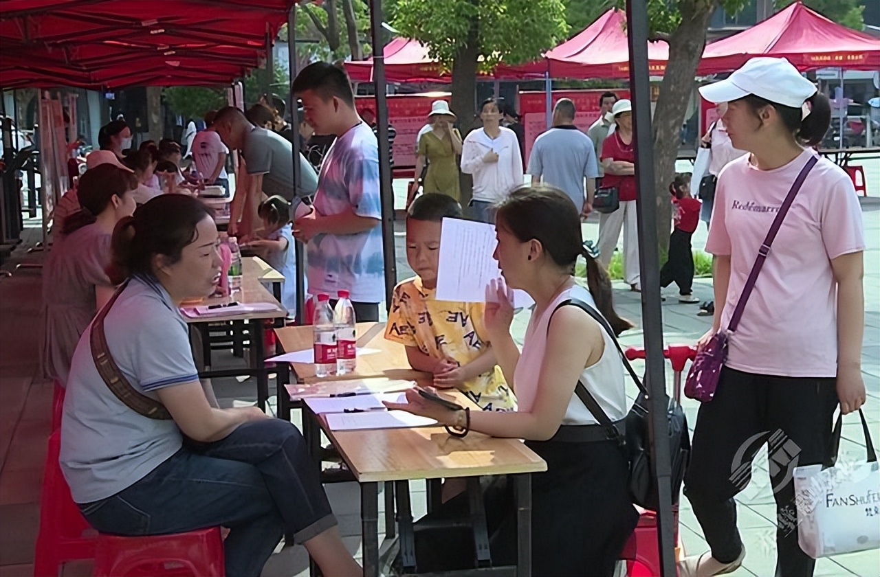 同心同力“职”等你来赤壁市举办2023年二季度重点企业（项目）用工专场招聘会