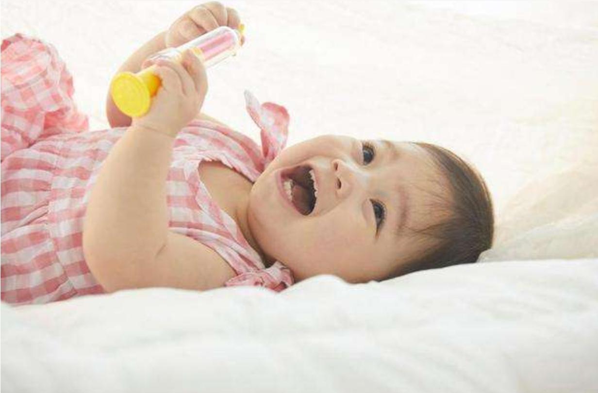 夫妻试管婴儿43次生下三胞胎,双胞胎代孕真实事件