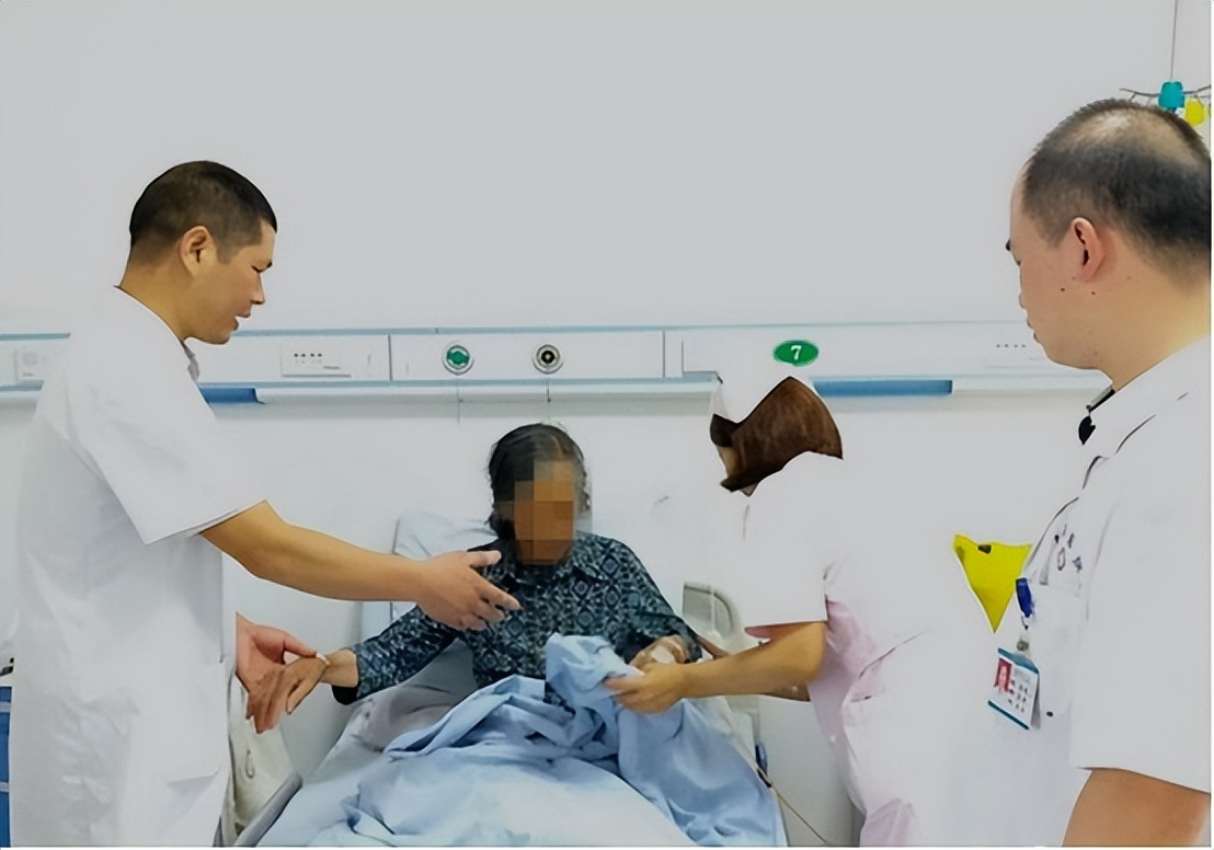 脑梗塞引起的焦虑症怎么办,脑梗塞发作时最迫切的急救方法是