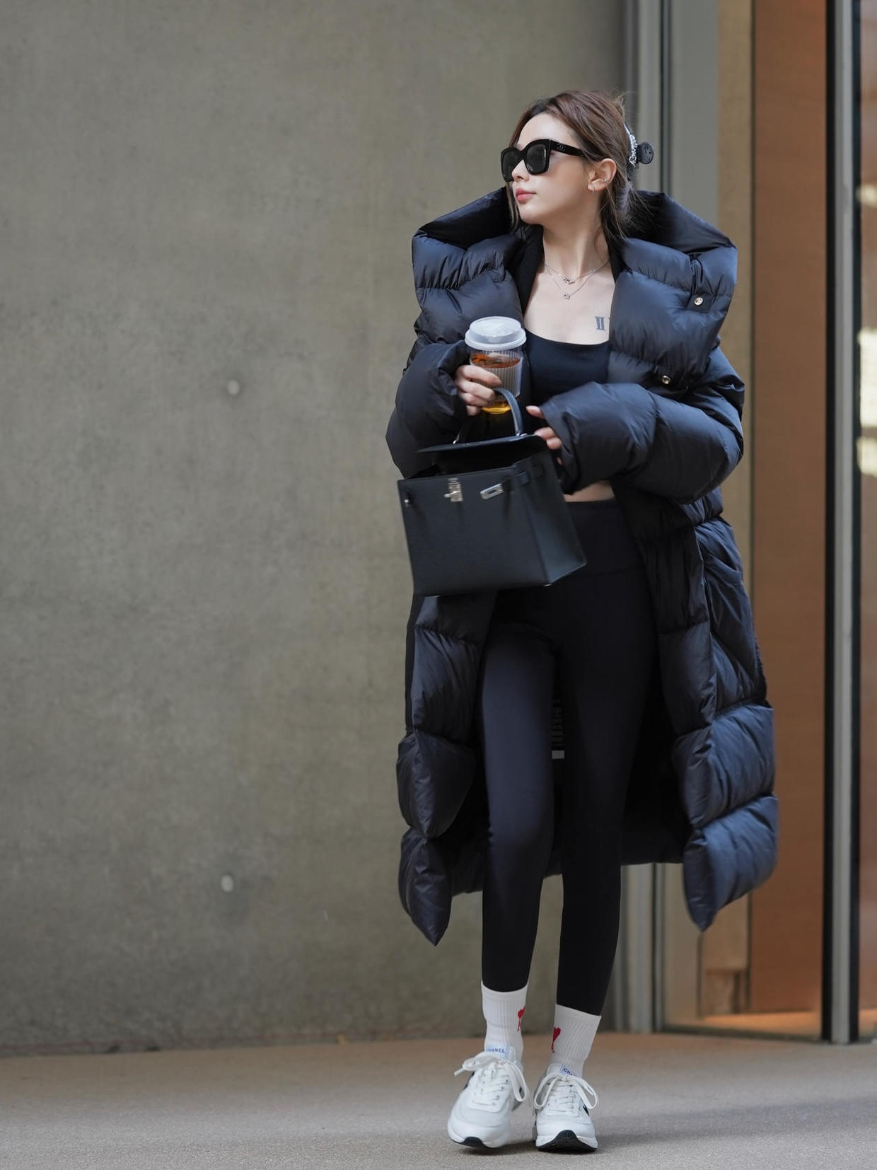 黑色羽绒服穿搭高级感中款,黑色羽绒服冬季高级感穿搭小个子
