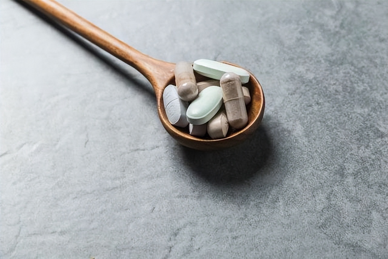 奥美拉唑乱吃有什么后果 (艾司奥美拉唑为什么不能乱吃)