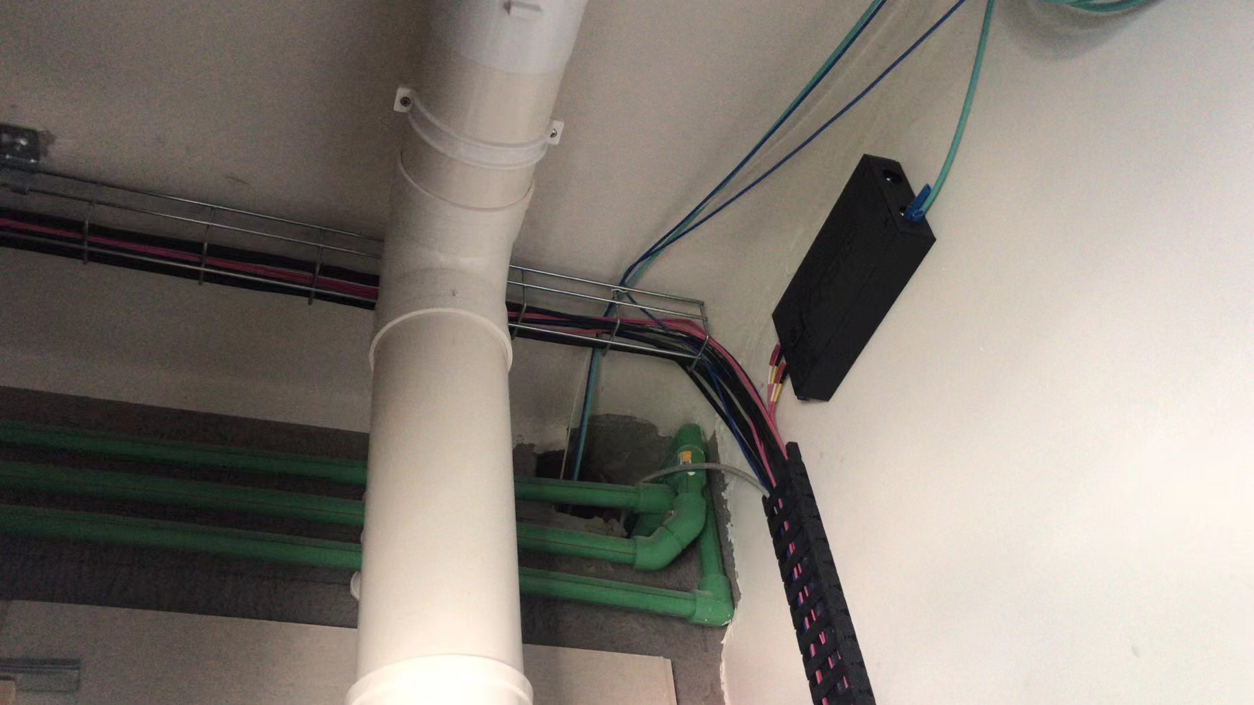 说说家里走光纤吧，一些“高端”人士是用得着的