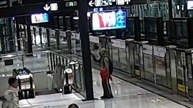 罚跪的女生,罚单15分钟怎么申请免罚