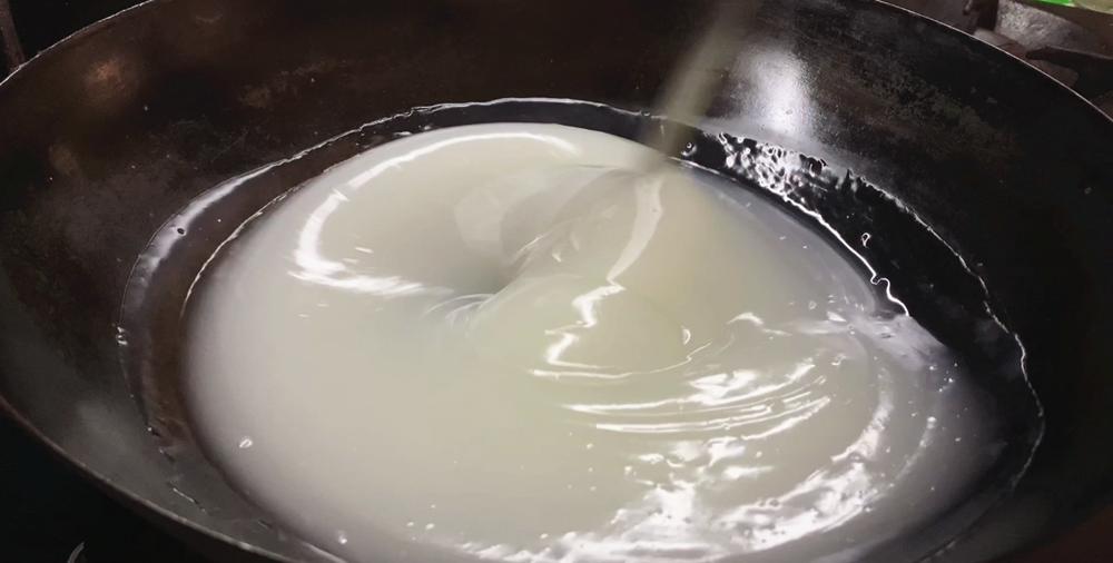 凉粉怎么做柔软劲道不容易断,用什么淀粉做凉粉最劲道