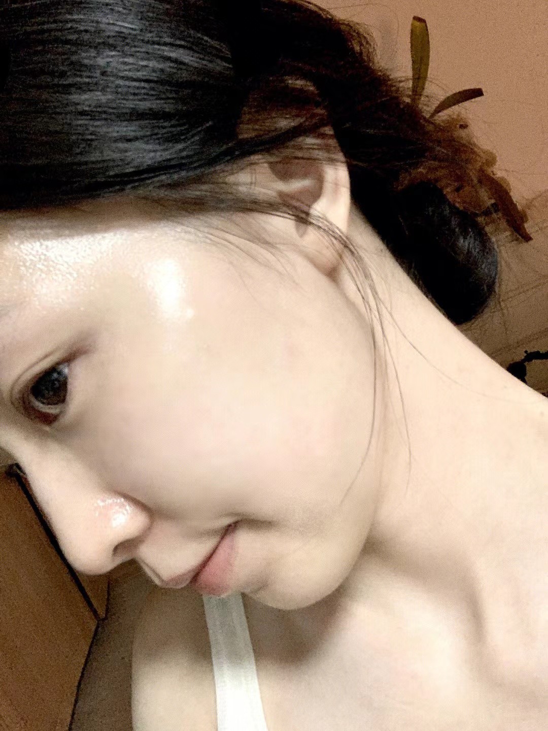 下巴总长痘痘粉刺怎么回事,姨妈之前下巴长痘痘怎么解决