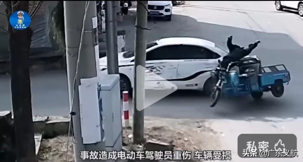 不戴头盔吃大亏！一盔一带