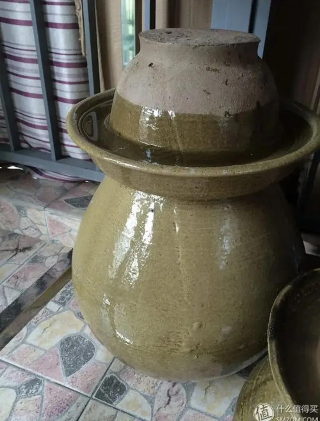 泡菜坛子坛口边缘长虫怎么回事,泡菜长虫是什么原因怎么处理