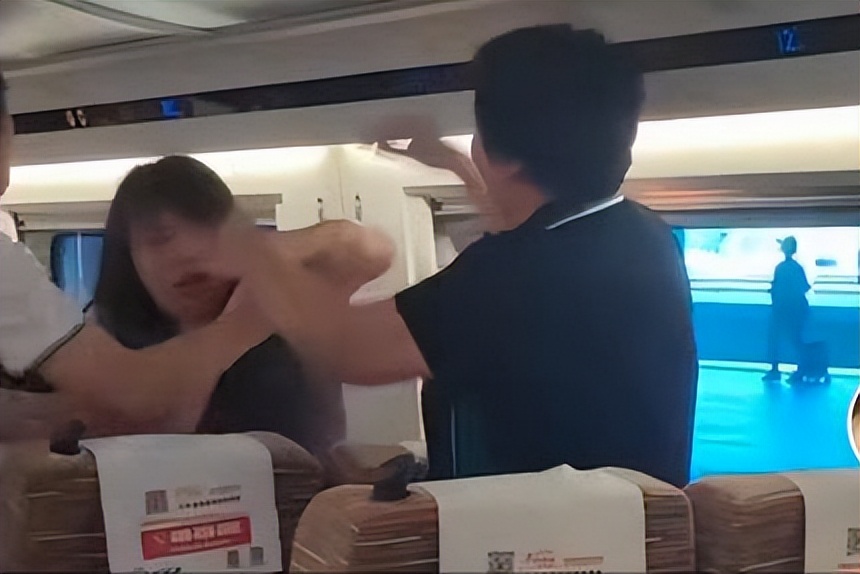 女性道德沦丧,女子高铁拒换座遭夫妻殴打