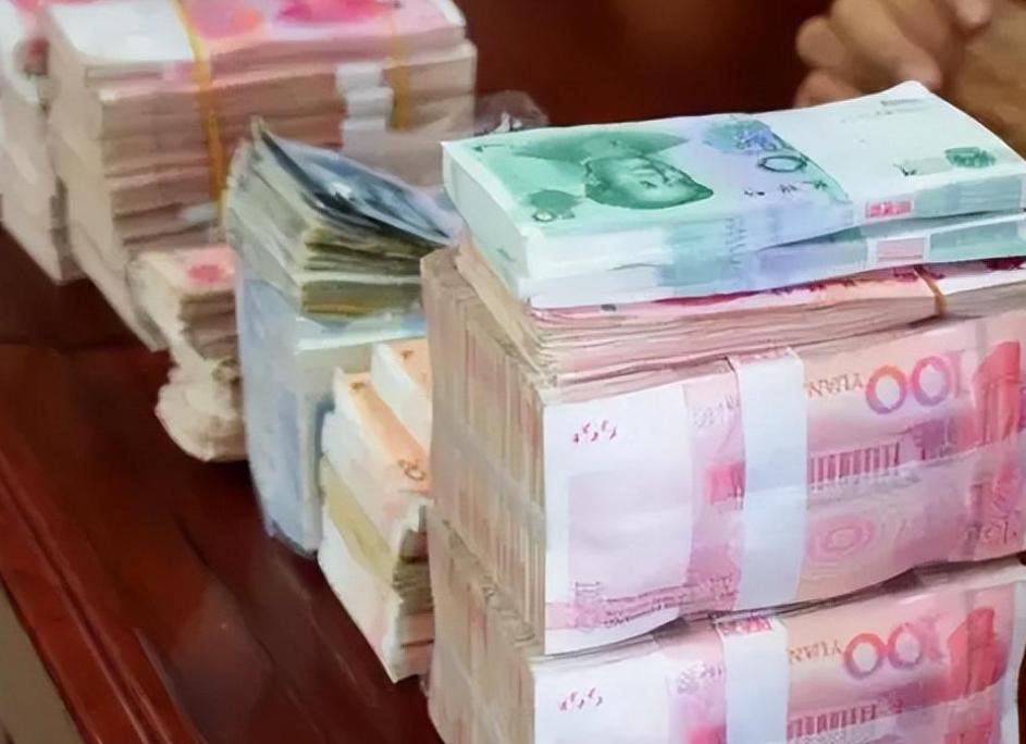 河北“土皇帝”李真：强迫4个空姐轮流伺候，仅7年敛财超2000万