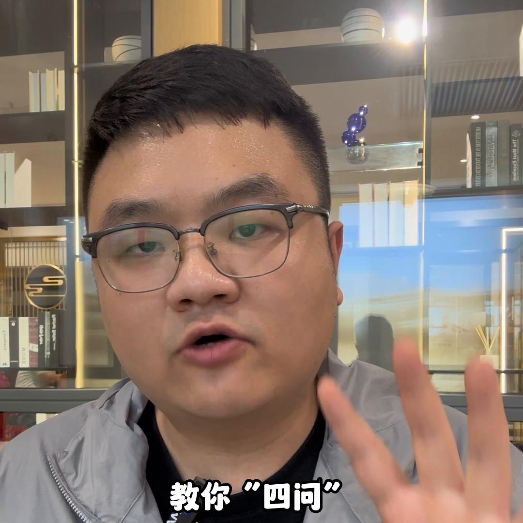 真正的系统门窗不会是以铝材品牌命名的“某铝门窗”，门窗...