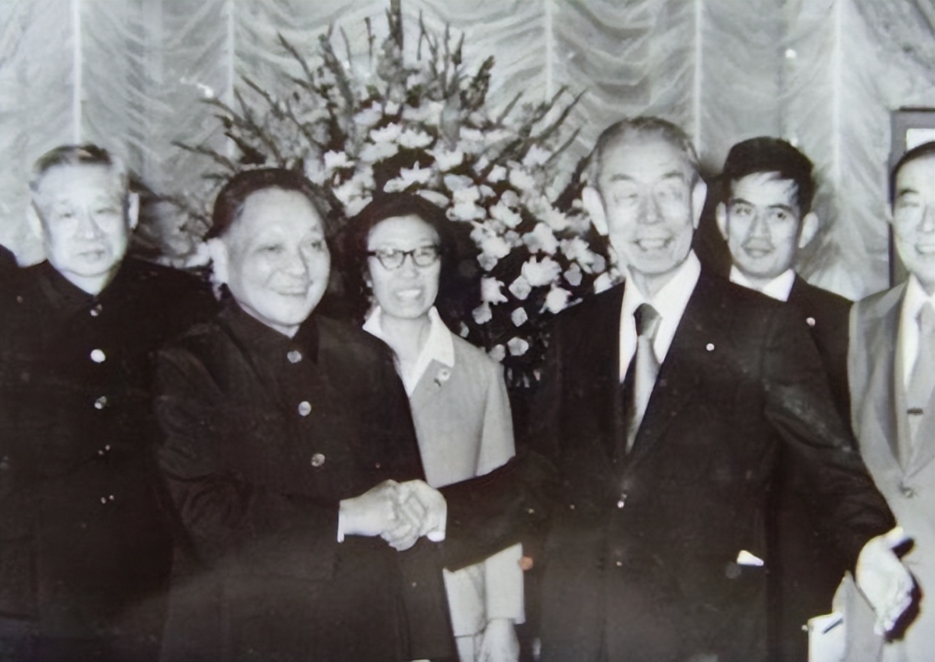 1978年日本记者刁难：*鱼岛钓**属于哪国，*小平邓**巧妙应答令人佩服