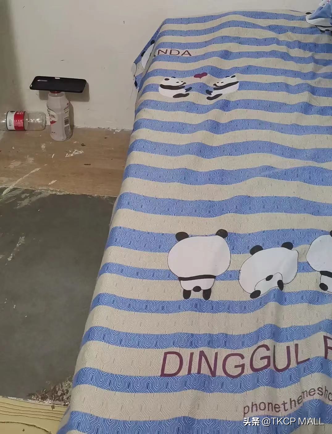 被困上海50天，每天只吃2桶泡面，放言要住桥洞，网友：这是真事