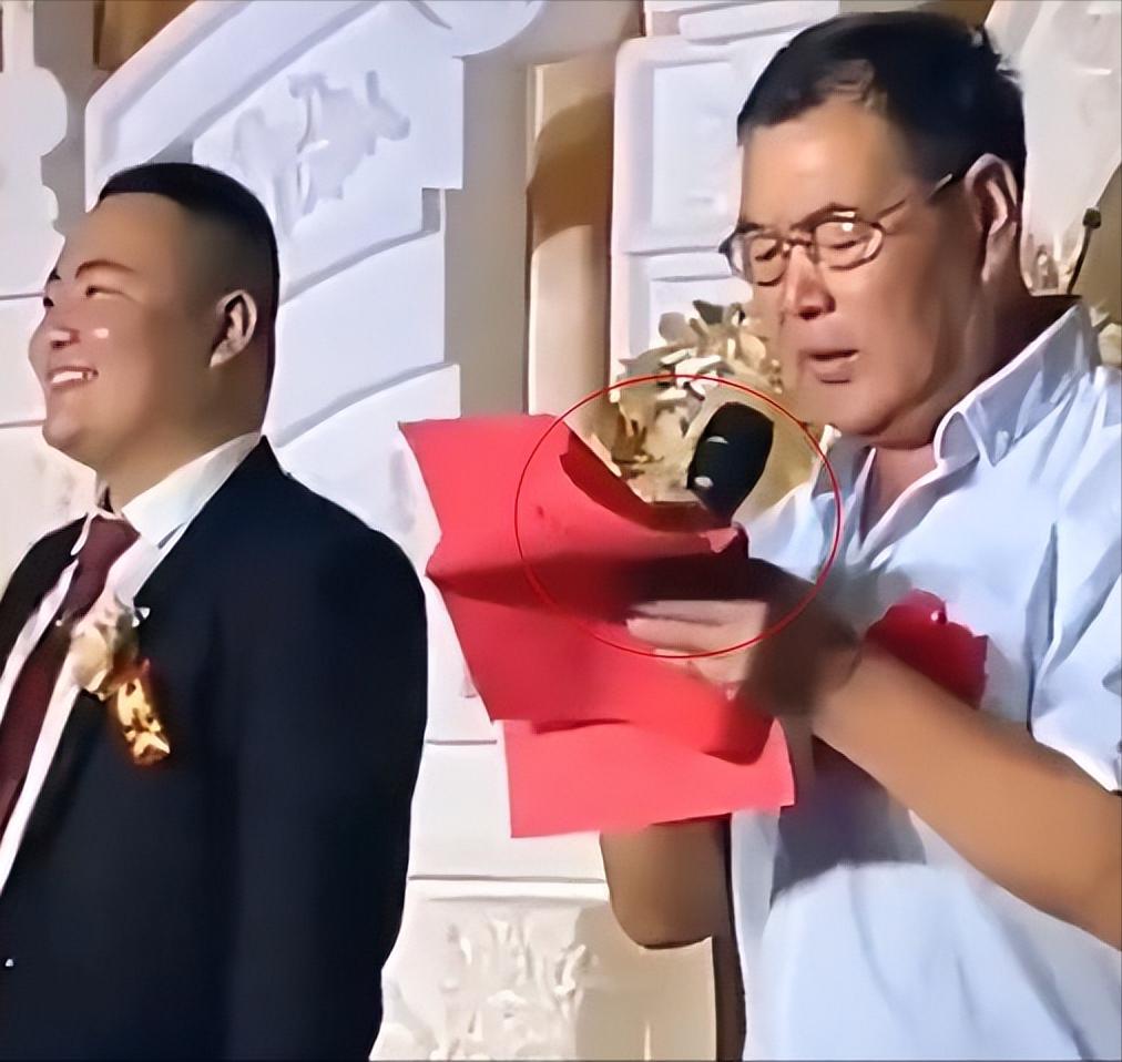 主婚人婚礼现场致辞紧张到手抖,婚礼上证婚人和嘉宾致辞哪个先说