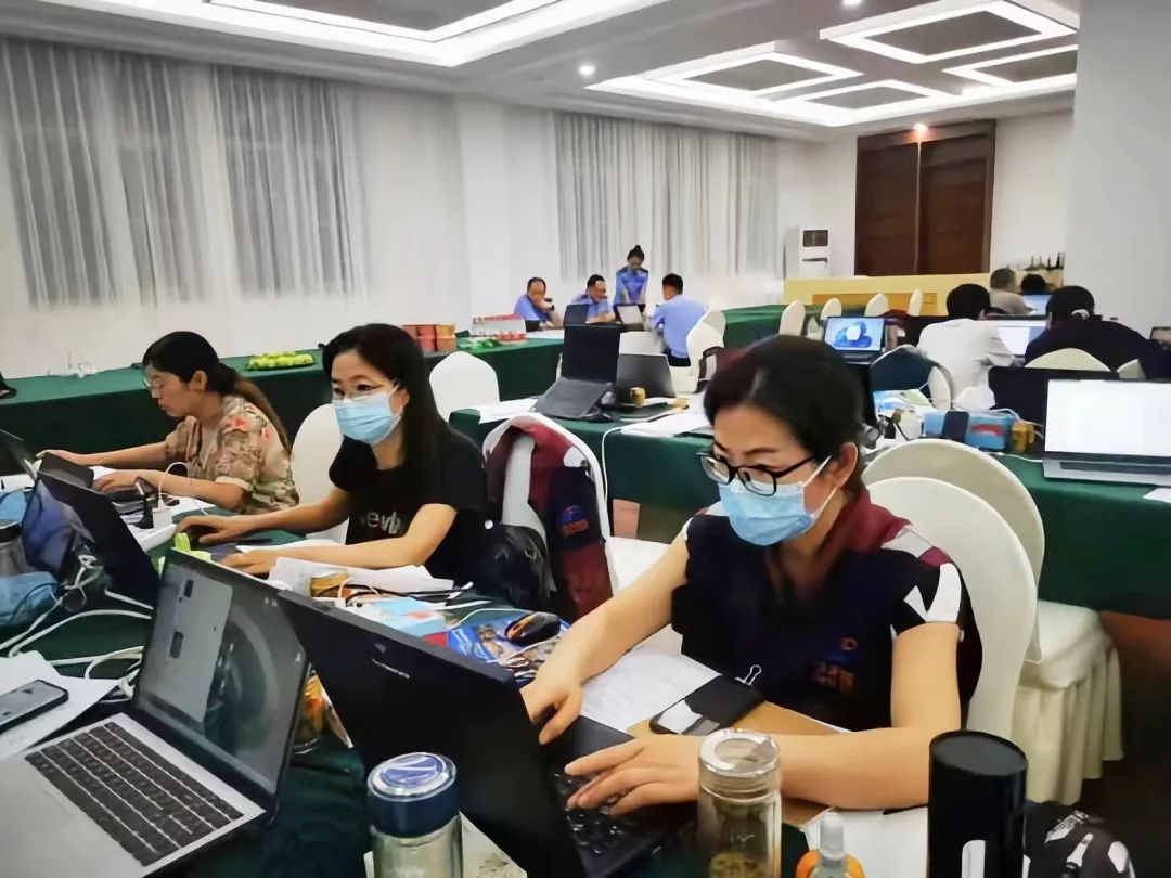 抗击疫情忙碌的流调人员,奔赴疫情前线的人