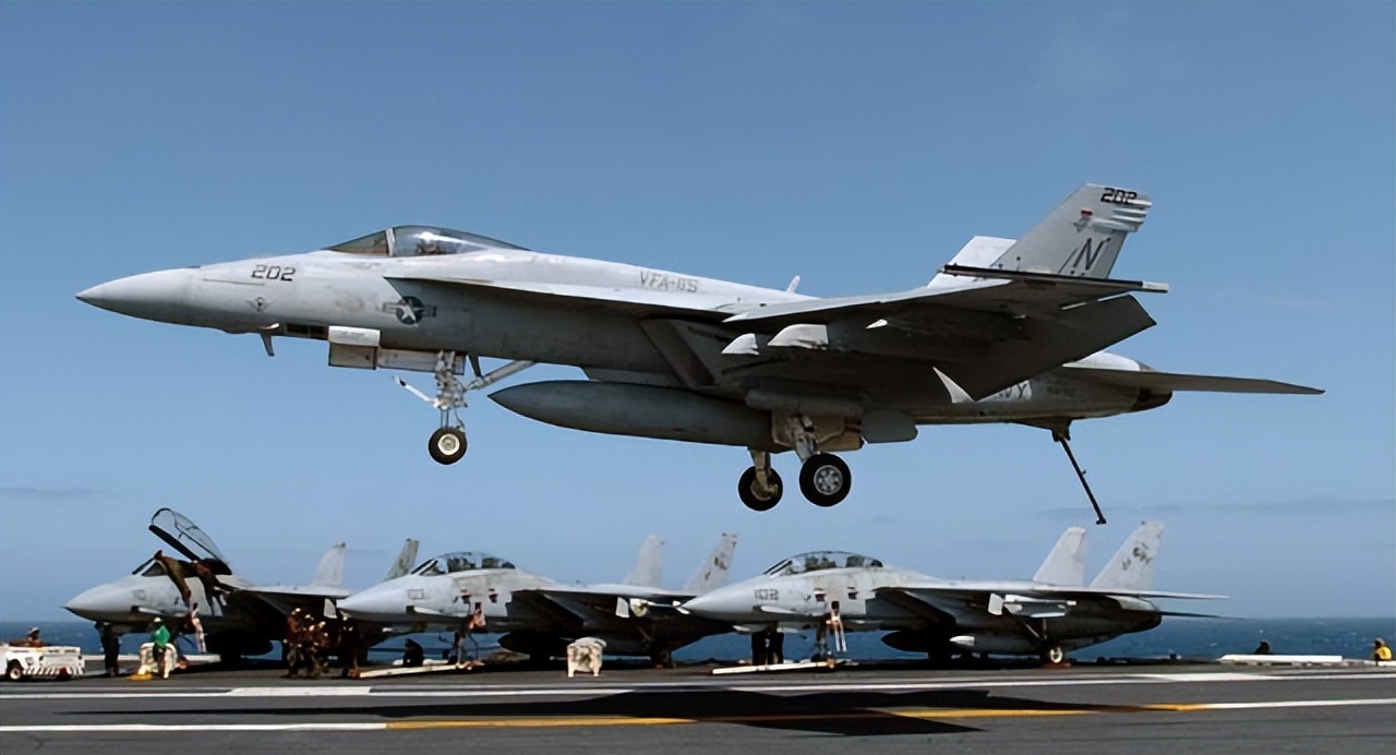 美国海军fa-18e超级大黄蜂战斗机,大黄蜂f-18e