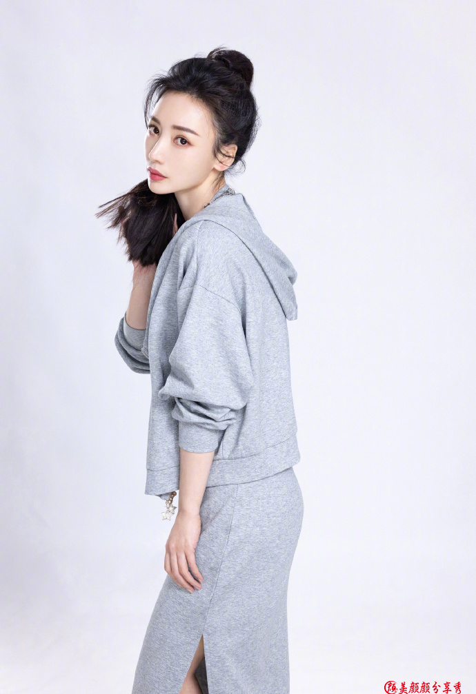 灰懒色美美的姐姐-柳岩