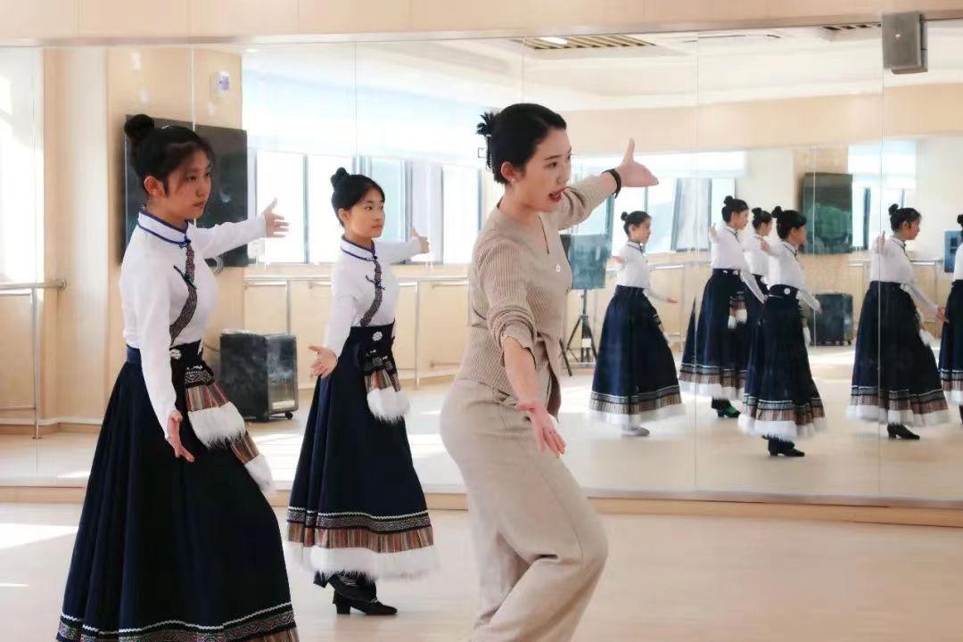 缁甸槼涓滆景楂樼骇涓鎺㈡牎,缁甸槼涓滆景楂樼骇涓鎺㈣