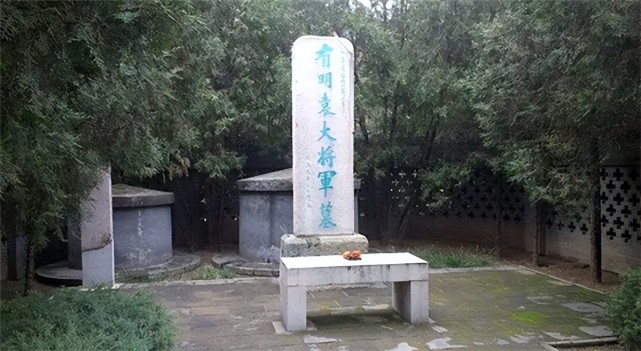 从古到今都没找到的名人墓,八十年代修铁路发现的大墓