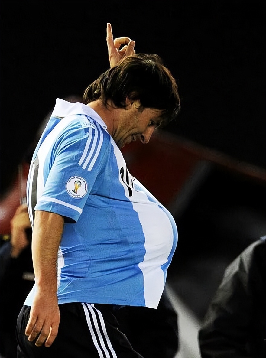 梅西和15岁的少年,梅西9岁喜欢的女孩