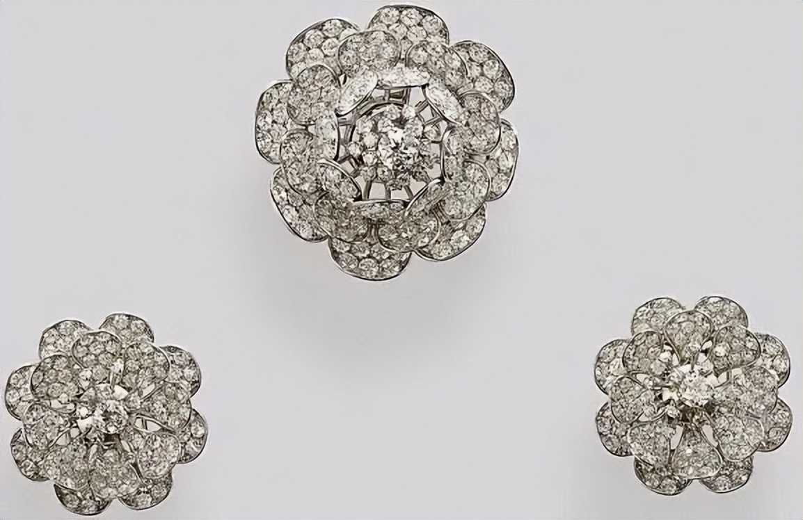 羡慕英王室“传家宝”数不胜数？学会这几招，你的珠宝盒也能常戴常新