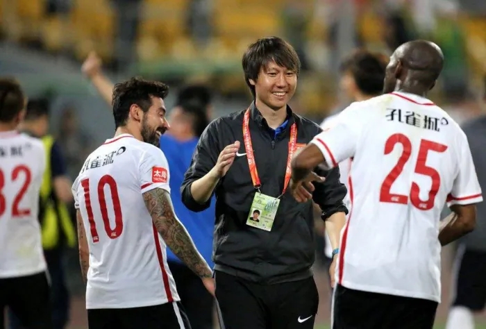 李铁爆出哪些人打假球,李铁新闻发布会怼领队