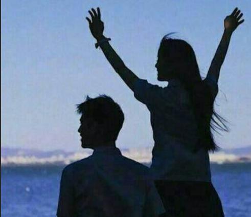 东莞:情侣吵架,女子当众脱裤威胁,“脱掉的是裤子也是尊严”