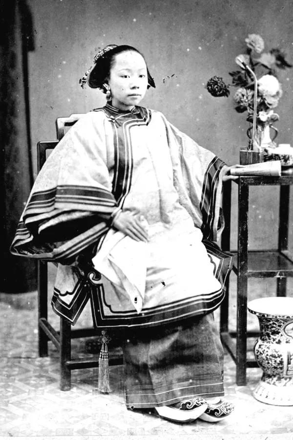 清朝花盆底鞋的演变,清朝花盆鞋谁发明的