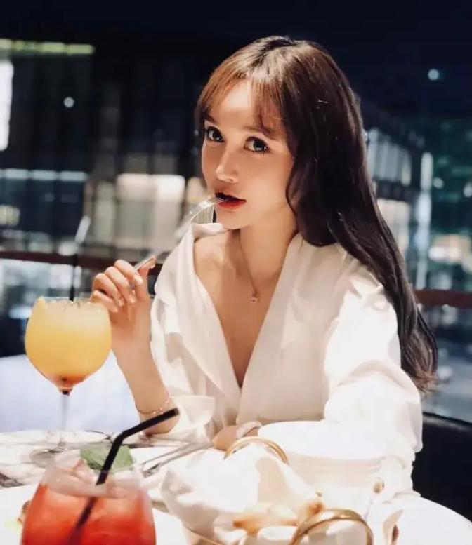 85后沈阳女孩花400万，整容超300次，直言：和父母断绝关系也不怕