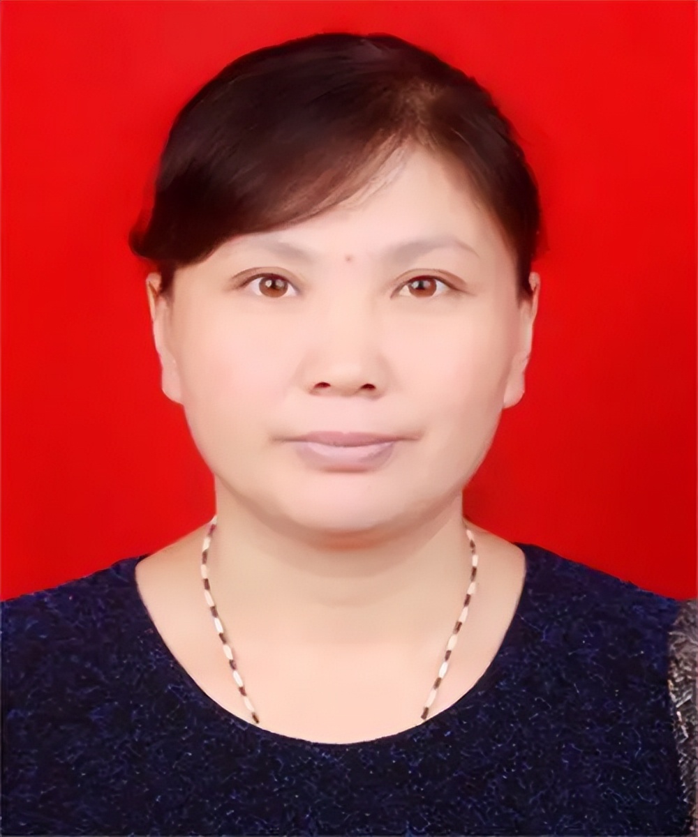 鲍兆和床头正*吟呻**，妻子忙着码长城，女儿旅游路上看风景，悲愤