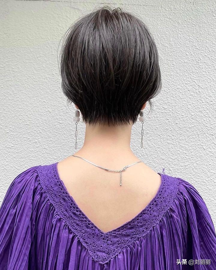 女孩子发型简单扎法10-14岁中短发,12-15岁学生适合的无刘海短发发型