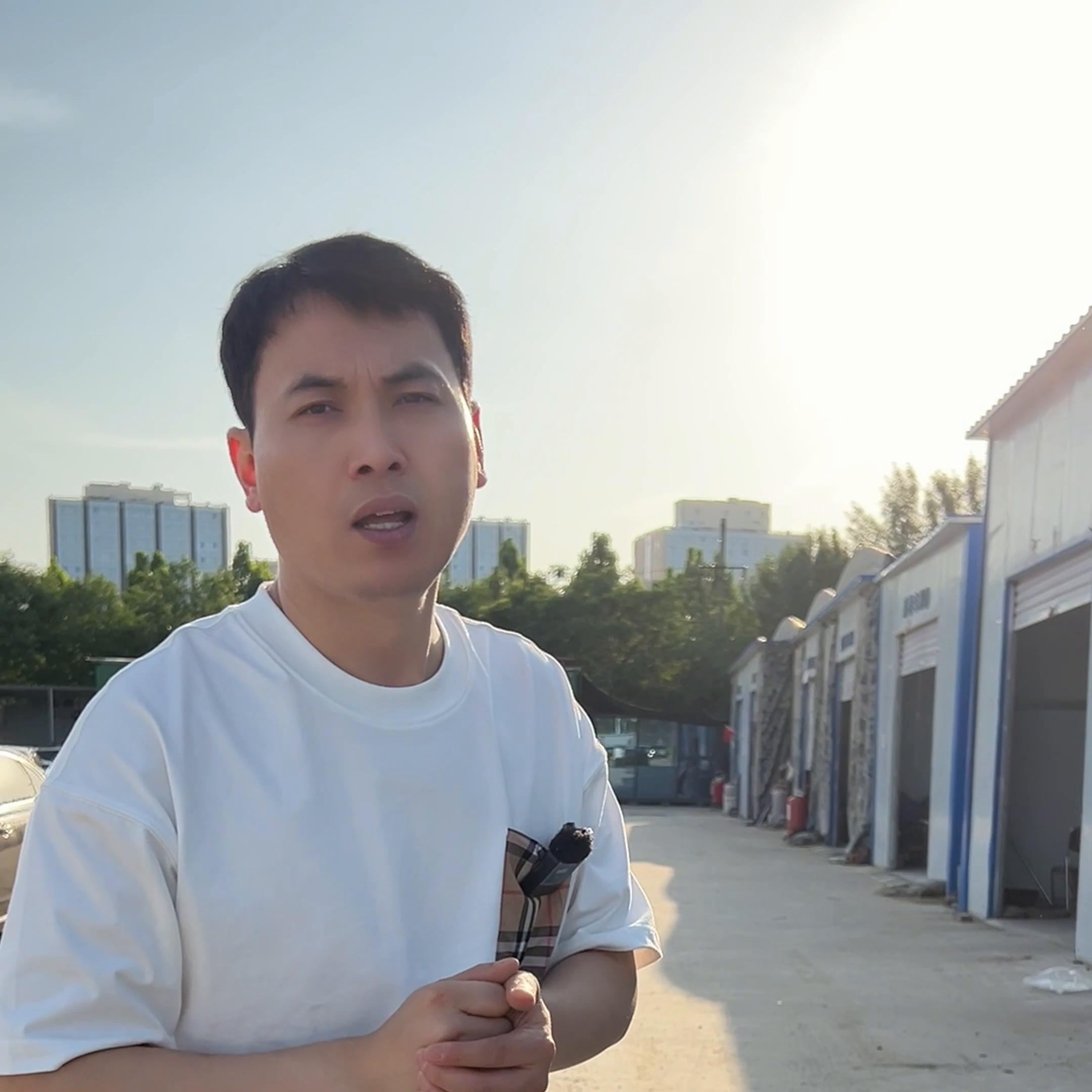 竣工之后，谁来陪我一起踢一场足球呢#二手车搬运工