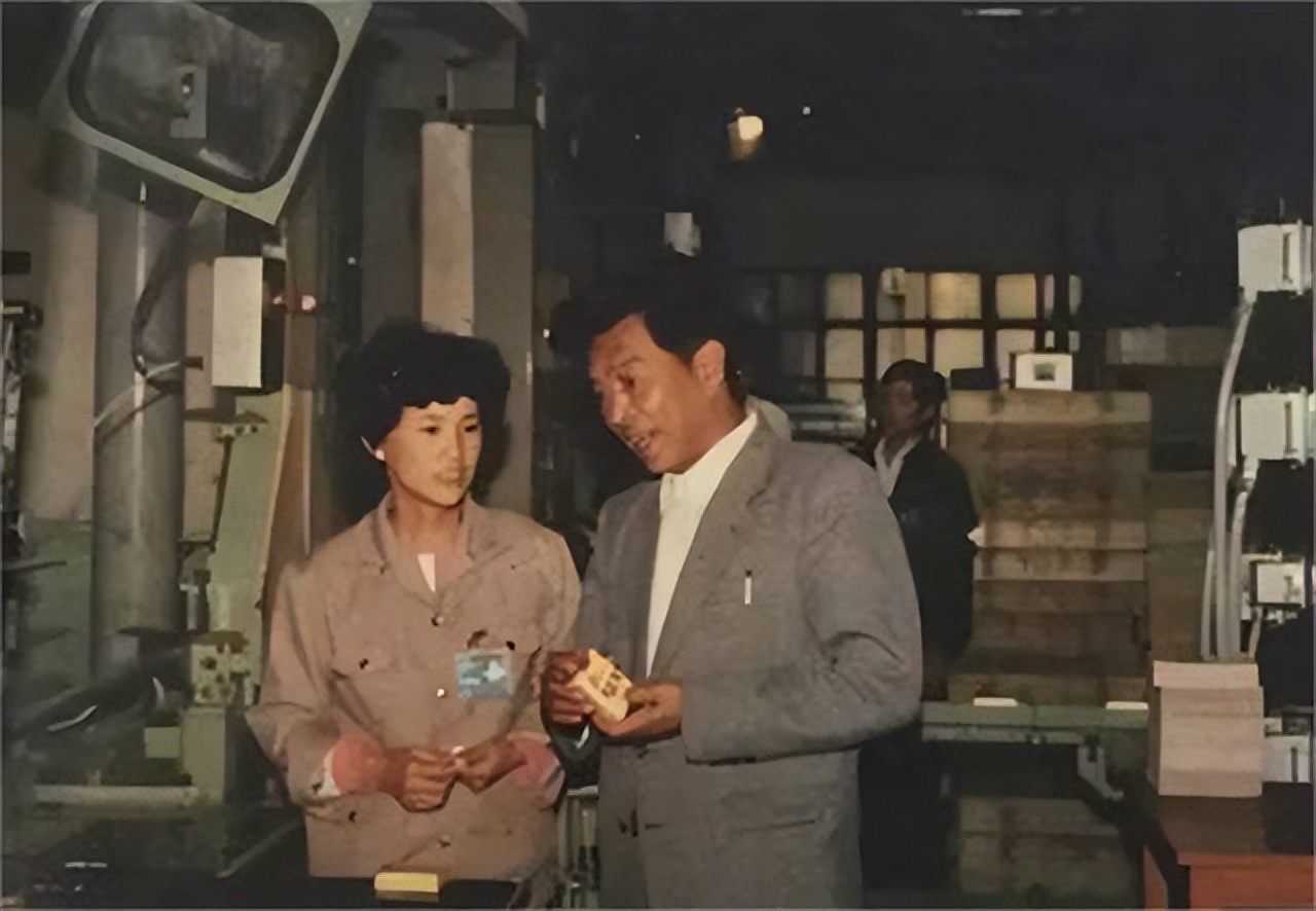 褚时健褐色红塔山多少钱一包,红塔山新品香烟褚氏经典