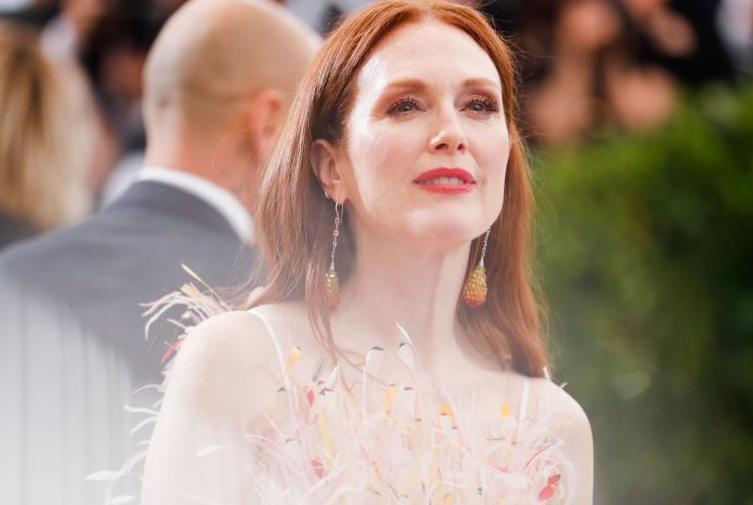 朱丽安摩尔惊艳瞬间剧照,朱丽安摩尔电影剧照