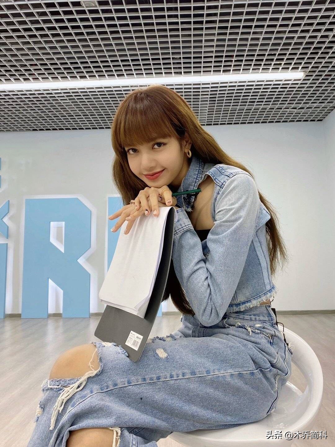 lisa官宣参加疯马秀是什么时候,lisa官宣跳疯马舞