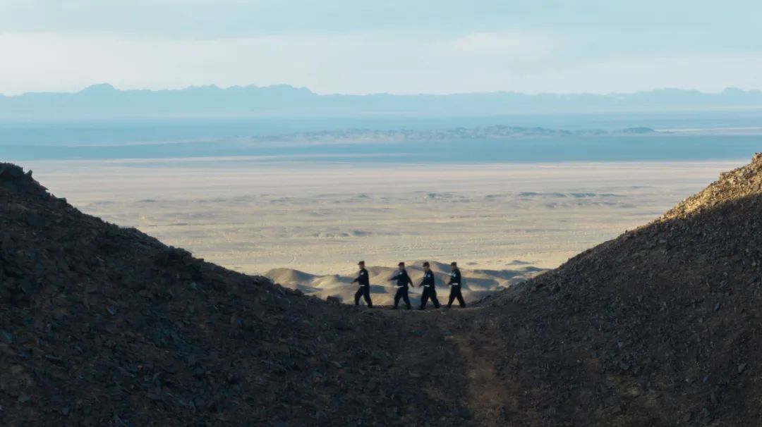 列阵大漠护凯旋，见证神舟十五号载人飞船返回舱平安“回家”