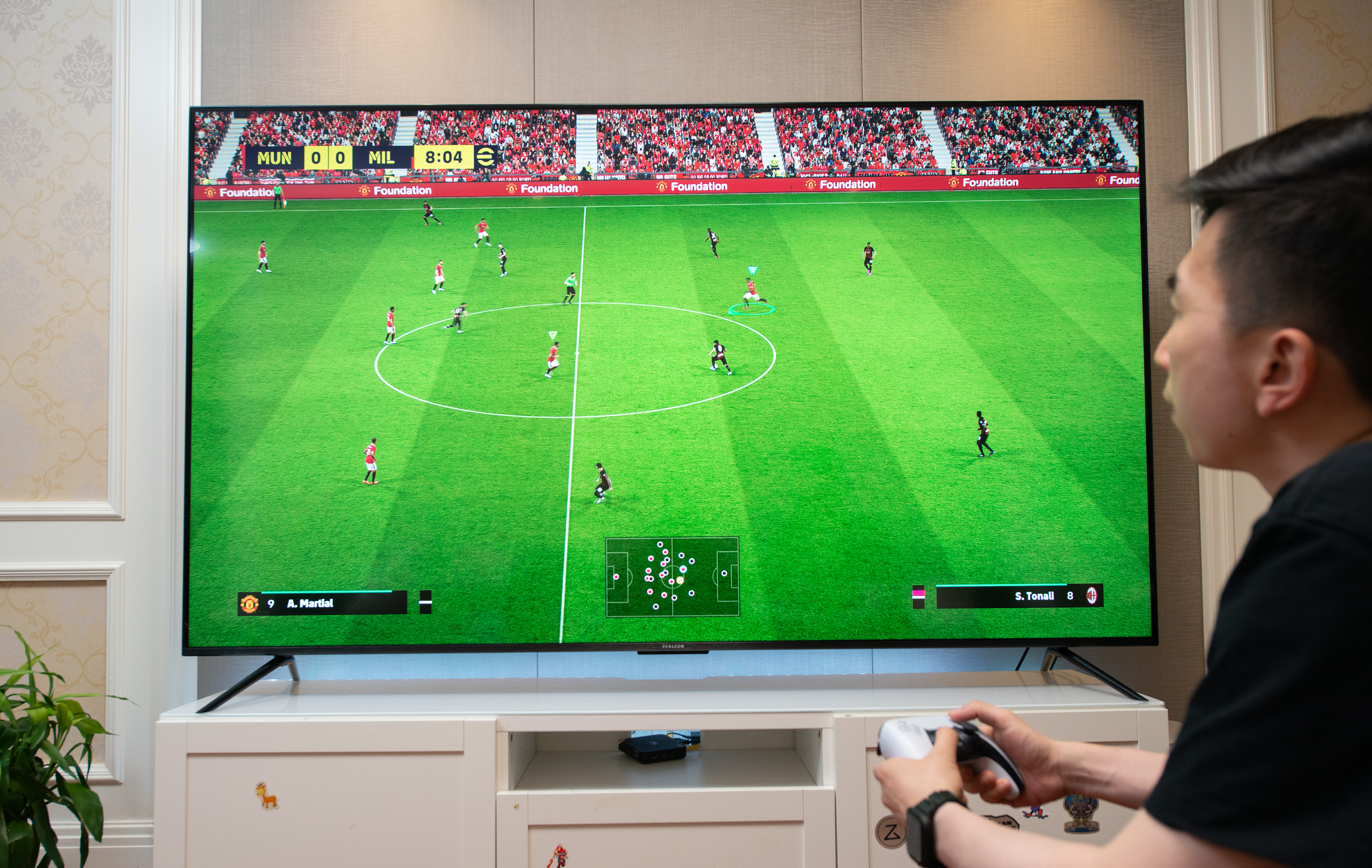 碎屏的电视机,家里电视碎屏了