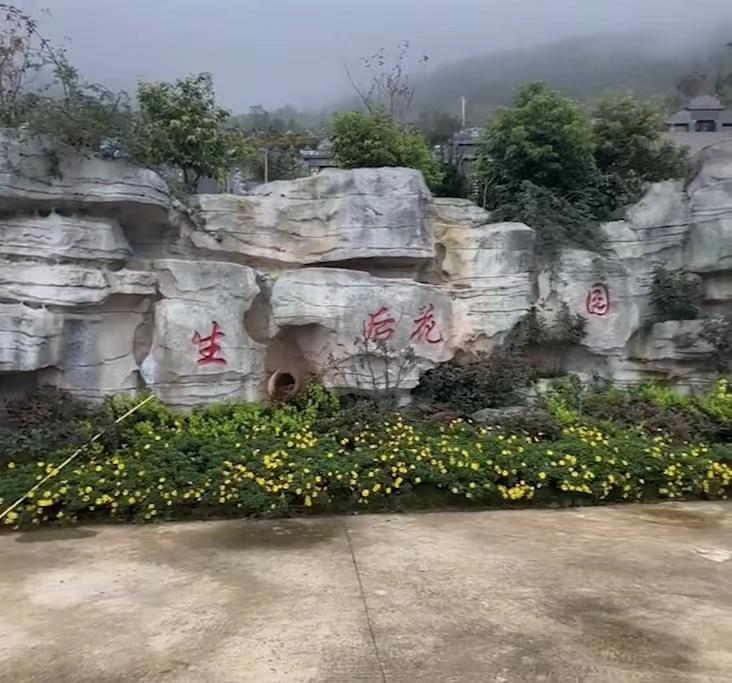 00后女孩毕业当守墓员,00后漂亮女孩晒守墓工作