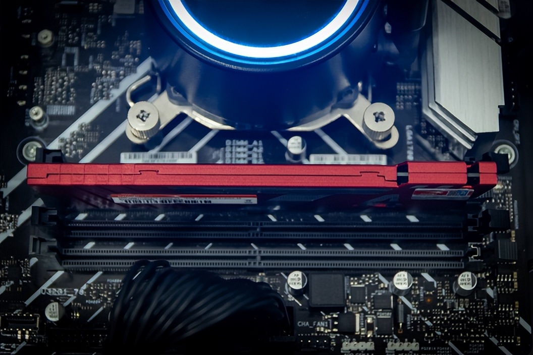 炫酷机甲造型，释放无限潜能，金泰克速虎T4DDR5-6400内存评测