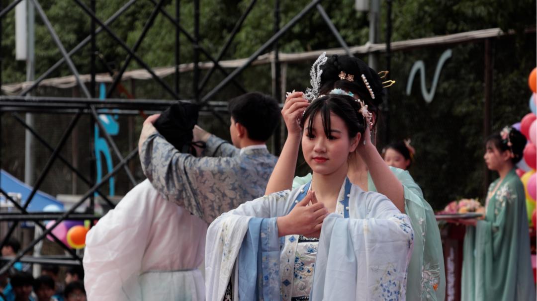 十八而志，大任始承——成都电子信息学校举行第二届成人礼