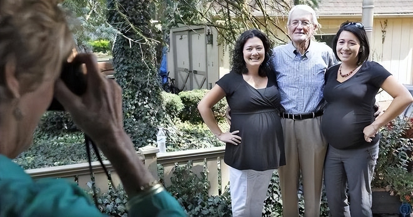 美国产妇生下双胞胎竟是异父同母,美国24岁的女子生下12个双胞胎