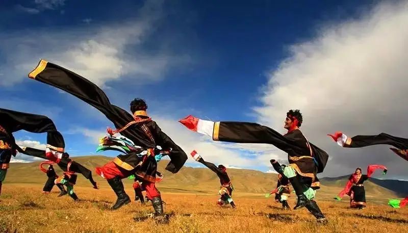 甘孜文旅局长化身侠客火出圈,火出圈啦