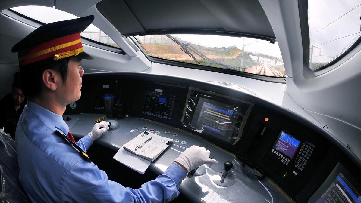 一天工作4小时高铁司机,上班四个小时高铁司机月薪有多少