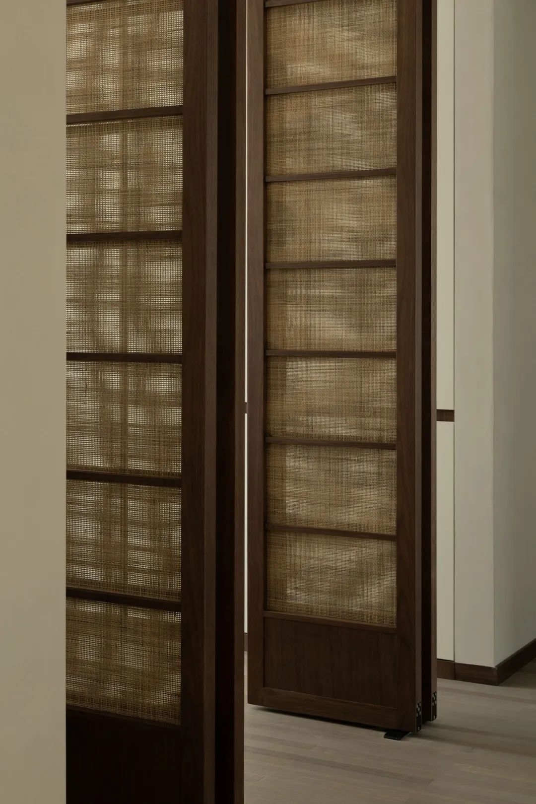 优雅简约居所设计,140平四居室摒弃繁琐回归自然