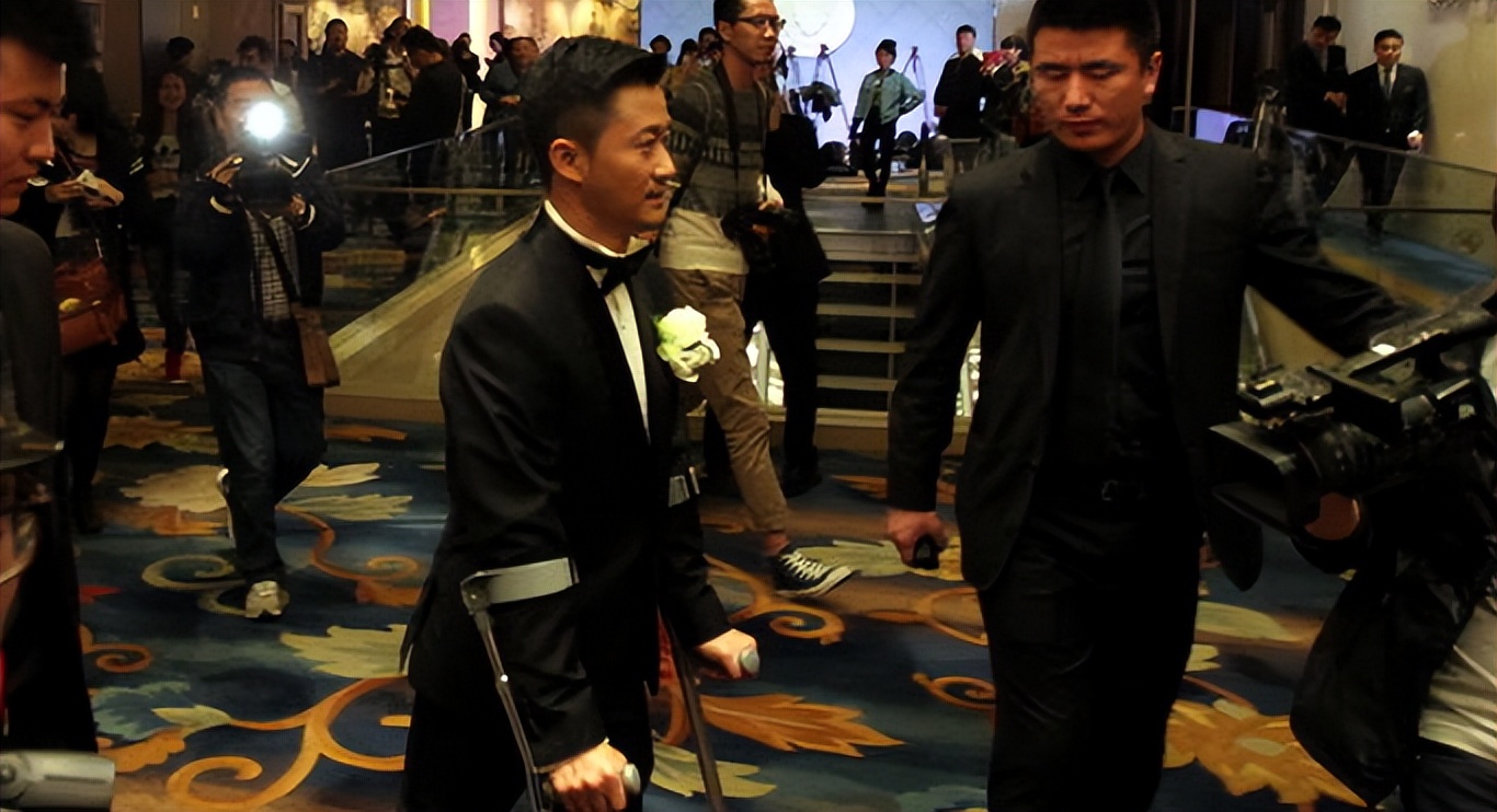 7次断手、全身100多针、大小便*禁失**，这些武打明星让人动容