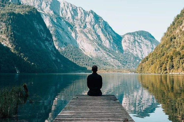 独处时光里最好的诗,一首感悟人生的小诗