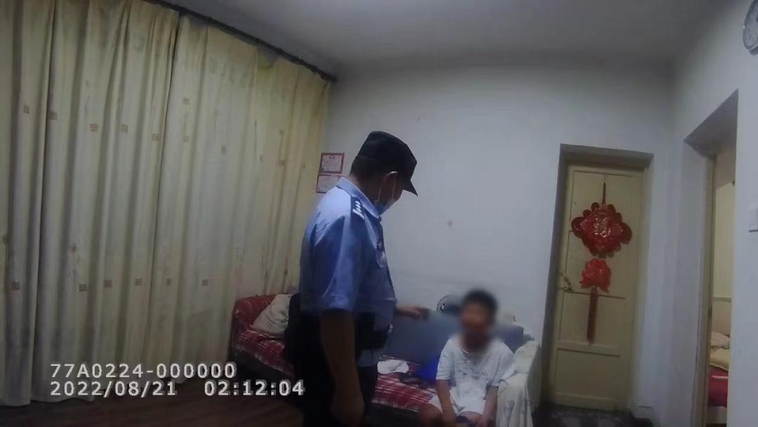 【我为群众办实事】湖北武汉：男孩深夜报警去派出所睡觉要多少钱?