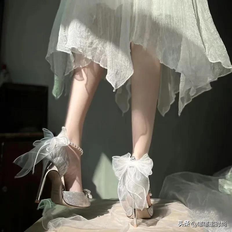 穿上高跟鞋秒变女神,穿上高跟鞋秀出你的美